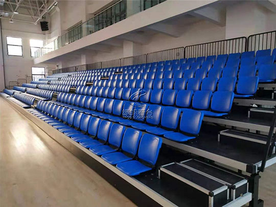 手動(dòng)伸縮看臺(tái)-前置翻板吹塑座椅 手動(dòng)伸縮看臺(tái)-前置翻板吹塑座椅