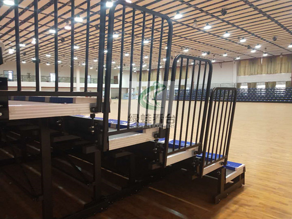 前置式低靠背注塑座椅伸縮看臺