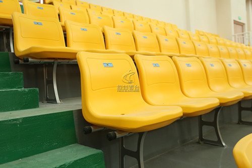 江西崇仁一中體育館看臺座椅