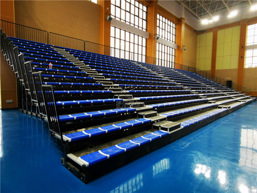 手動(dòng)伸縮看臺(tái)-注塑平靠背座椅