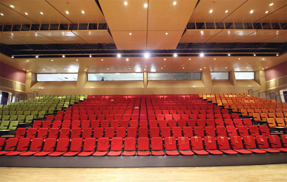 樂灣學校的看臺座椅回訪