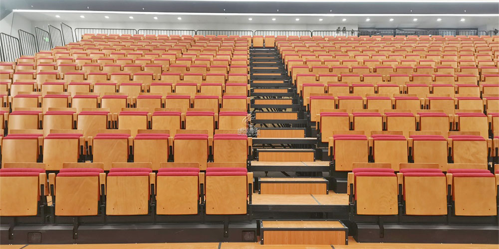 固定看臺座椅 vs 伸縮看臺座椅：哪種更適合你的場地需要？